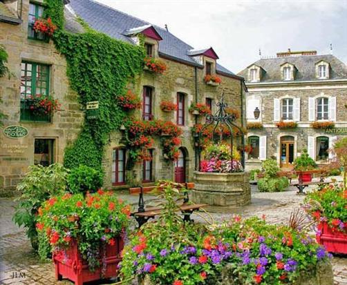 Rochefort en Terre, la Cité du Géranium
