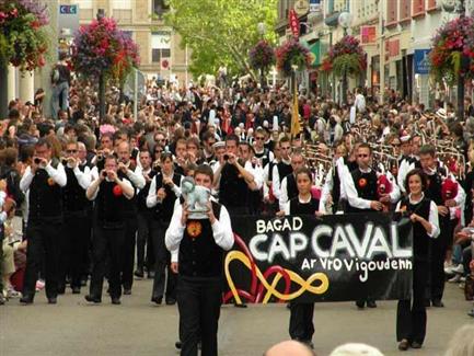 Défilé des groupes celtiques lorient 