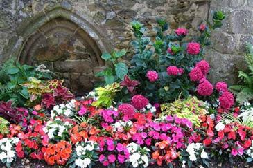 La Vraie Croix et ses Jardins à thème