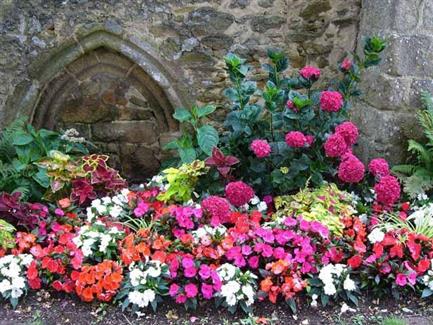 La Vraie Croix et ses Jardins à thème